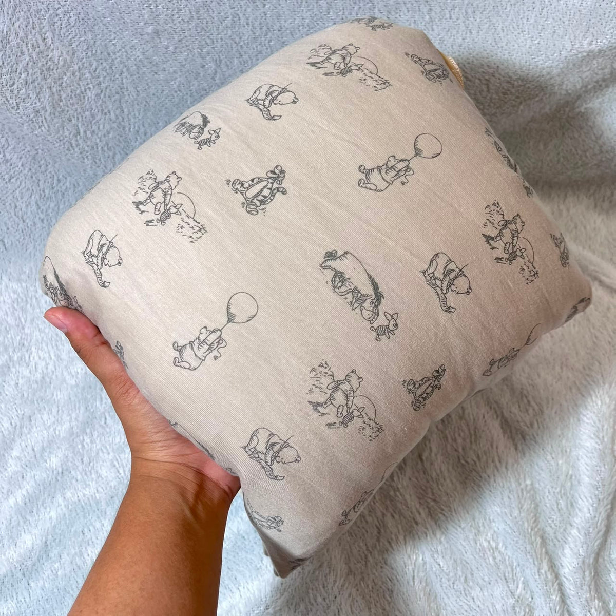 TRAVEL NURSING ARM PILLOW_POOH BEAR BROWN (KAOS)