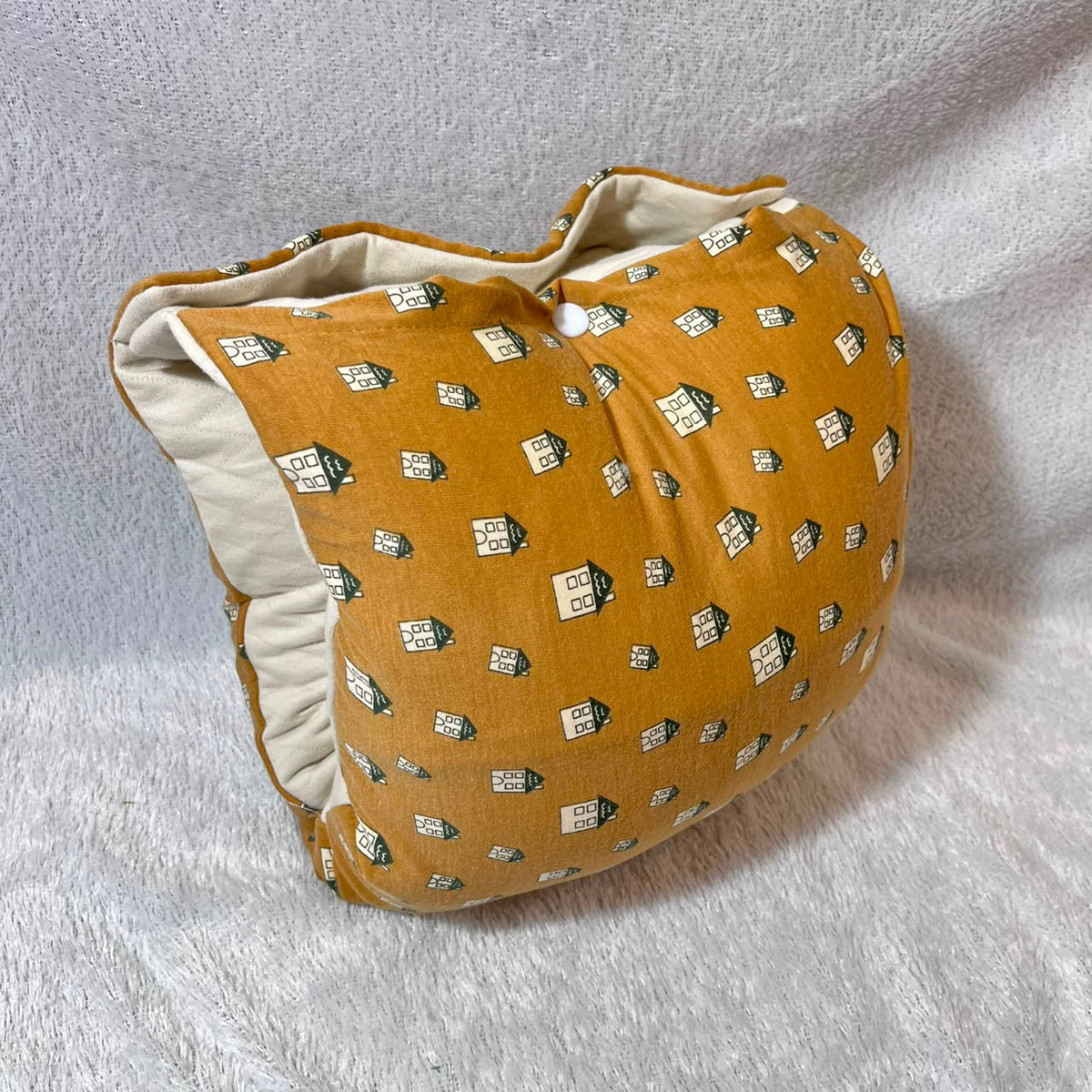 TRAVEL NURSING ARM PILLOW_RUMAH COKLAT (KAOS)