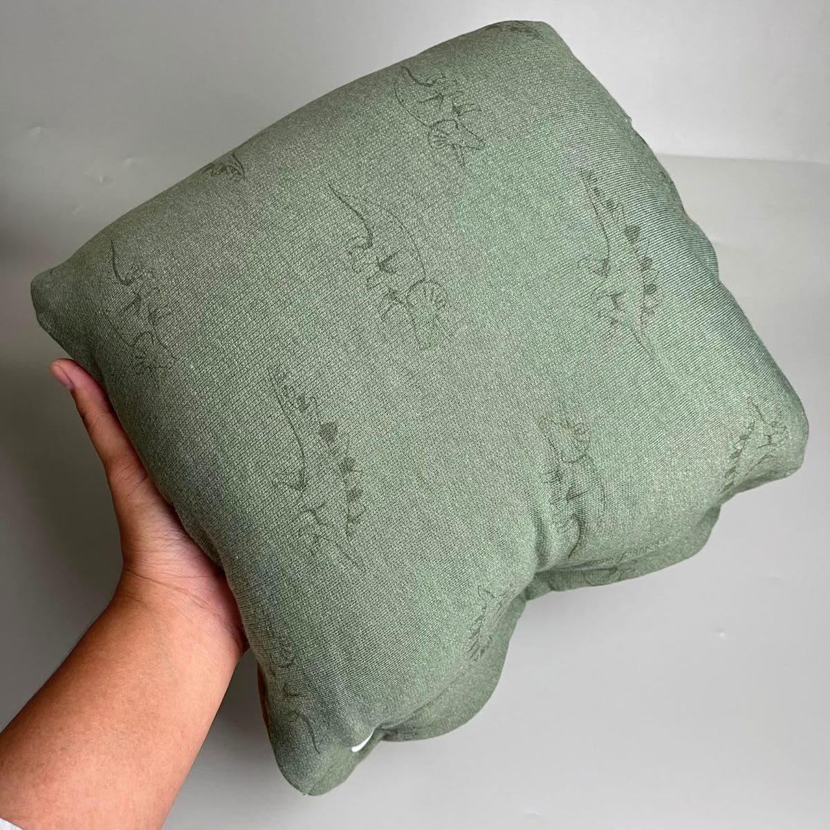 TRAVEL NURSING ARM PILLOW_SHADOW GREEN DINO (KAOS)