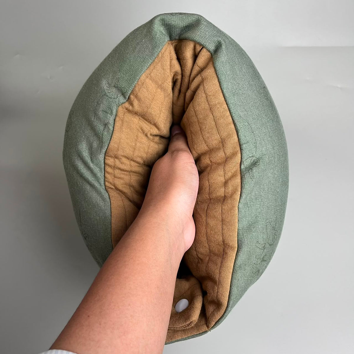 TRAVEL NURSING ARM PILLOW_SHADOW GREEN DINO (KAOS)