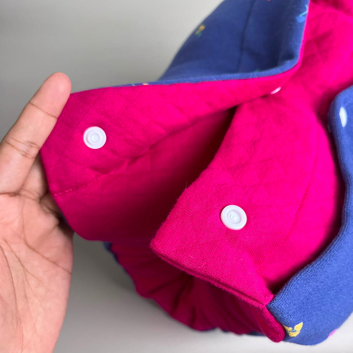 TRAVEL NURSING ARM PILLOW_CHERRY NAVY (KAOS)