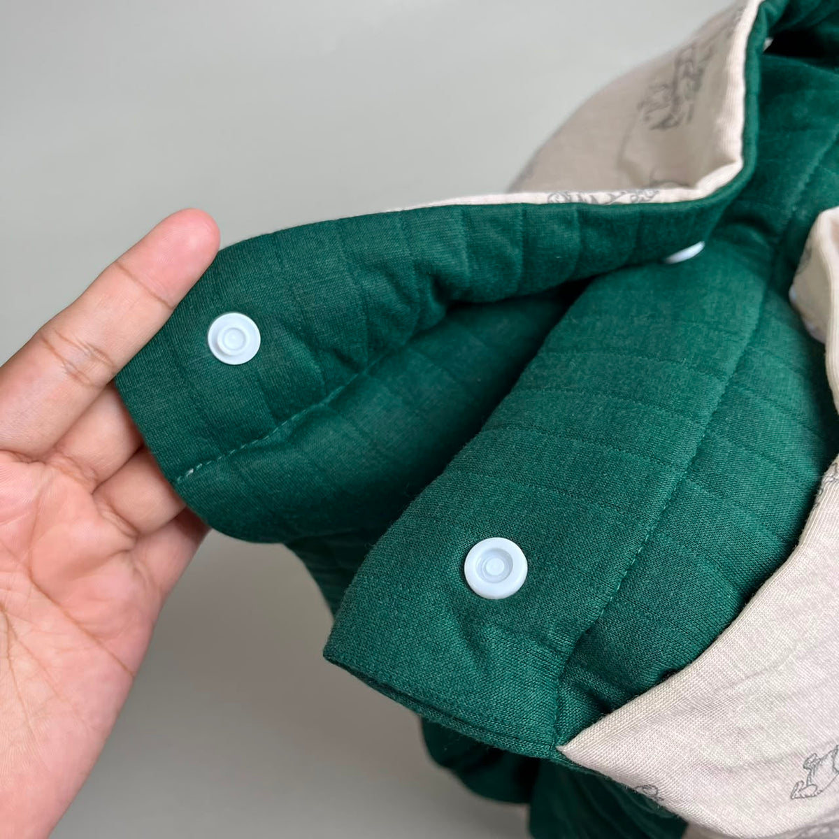 TRAVEL NURSING ARM PILLOW_POOH BEAR BROWN EMBOS HIJAU (KAOS)