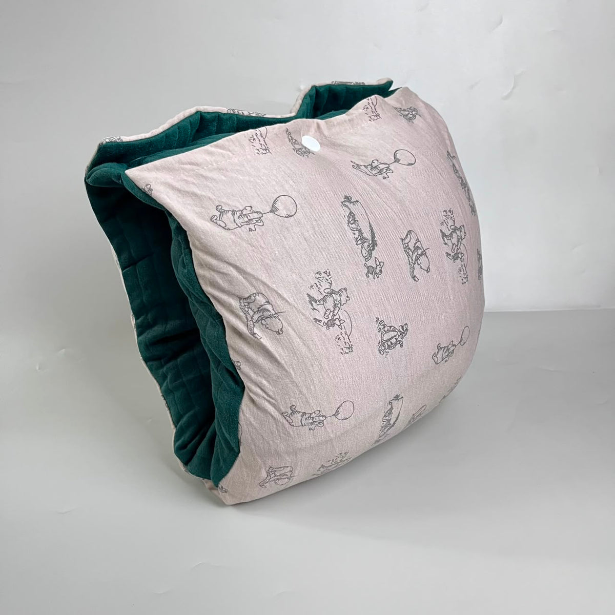 TRAVEL NURSING ARM PILLOW_POOH BEAR BROWN EMBOS HIJAU (KAOS)