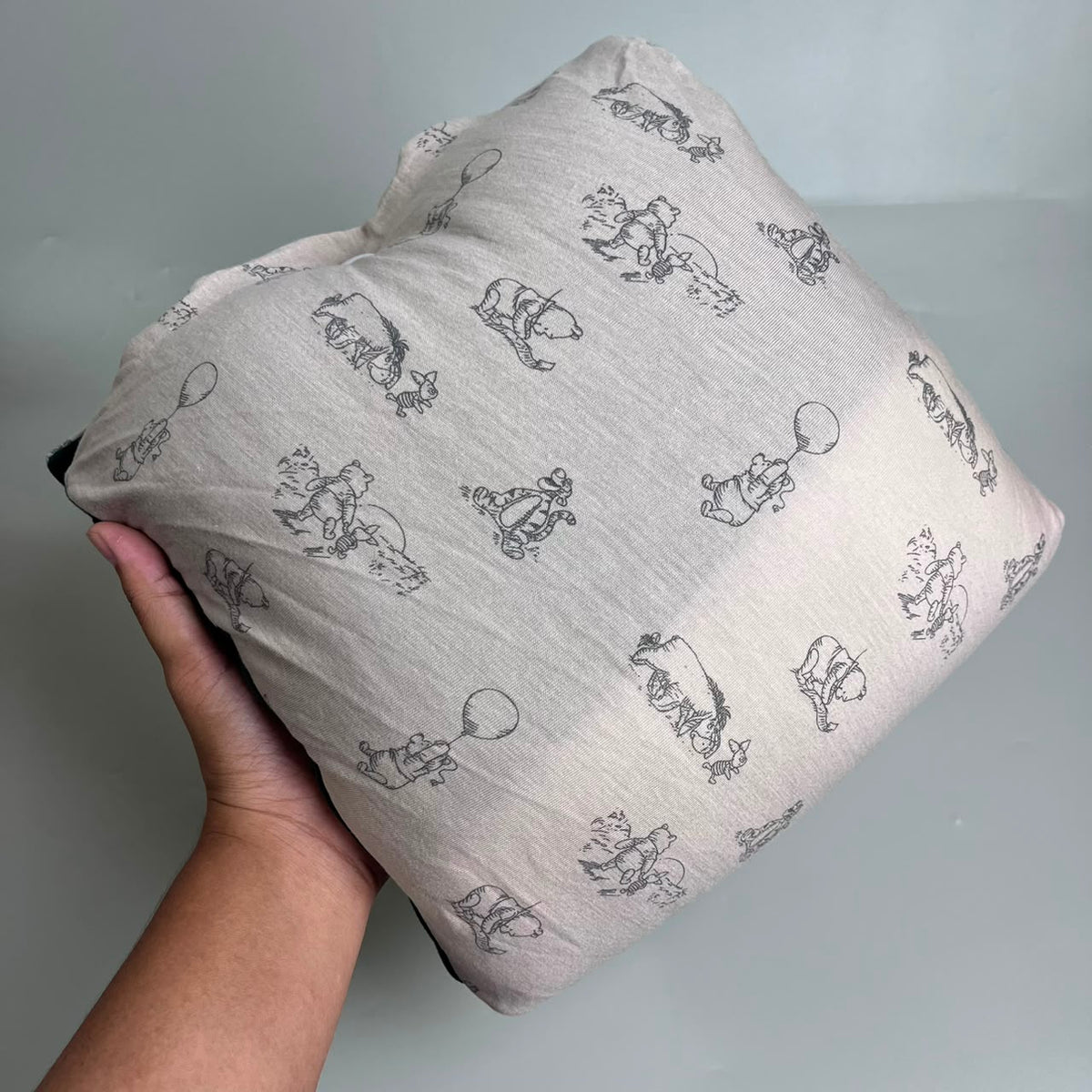 TRAVEL NURSING ARM PILLOW_POOH BEAR BROWN EMBOS HIJAU (KAOS)