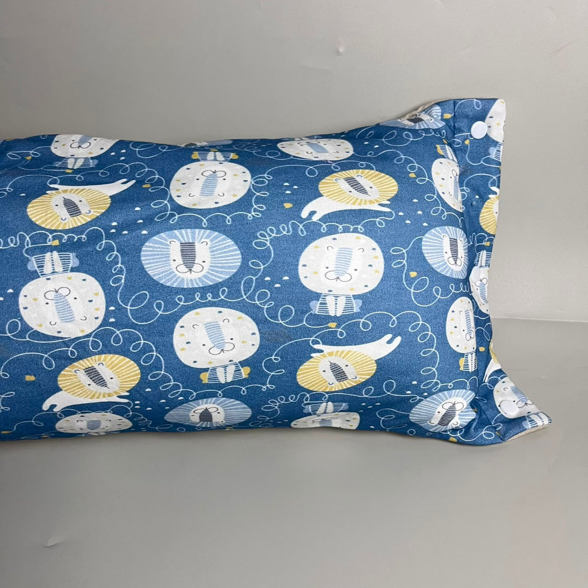 TRAVEL NURSING ARM PILLOW_LION BLUE (KAOS)