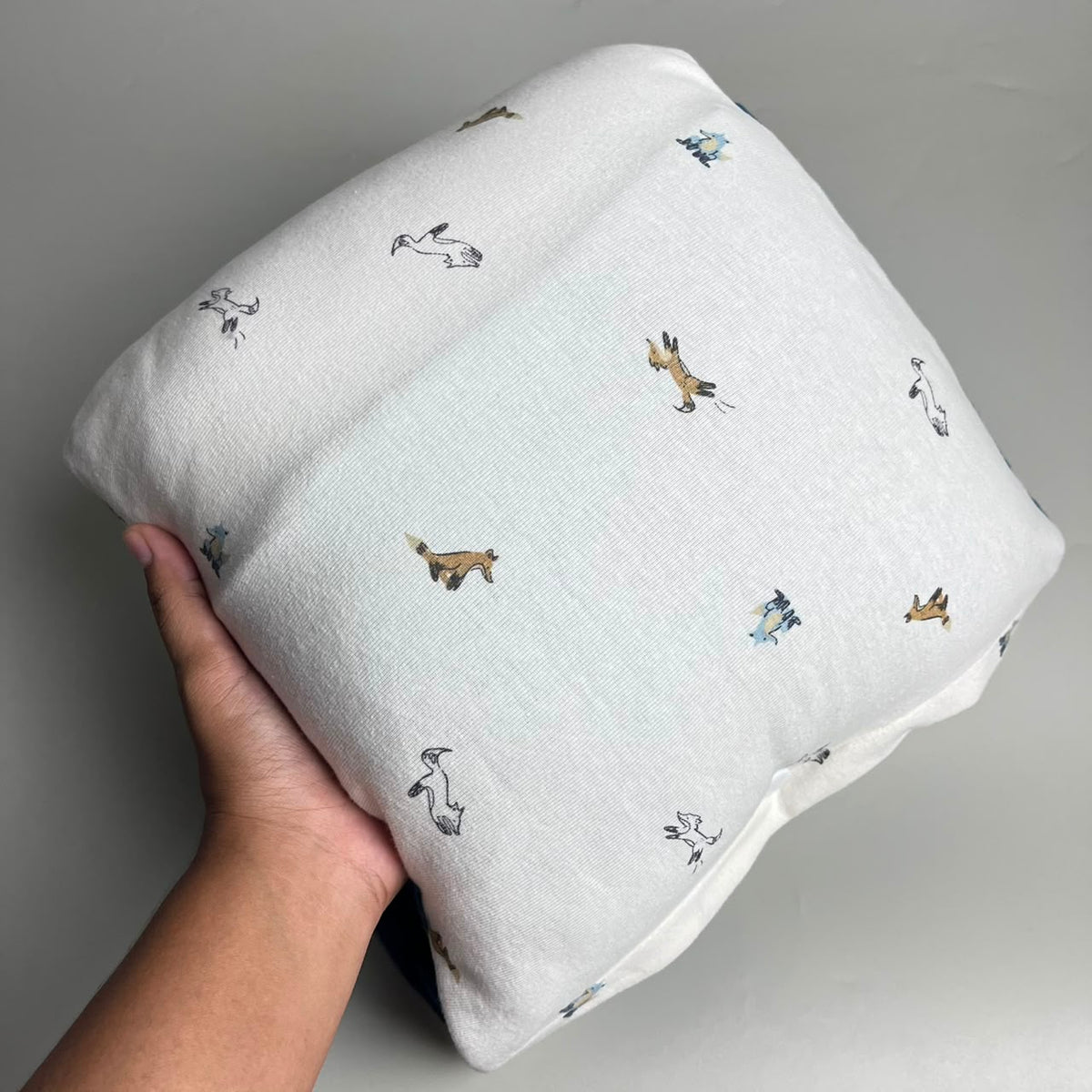 TRAVEL NURSING ARM PILLOW_FOX WHITE (KAOS)