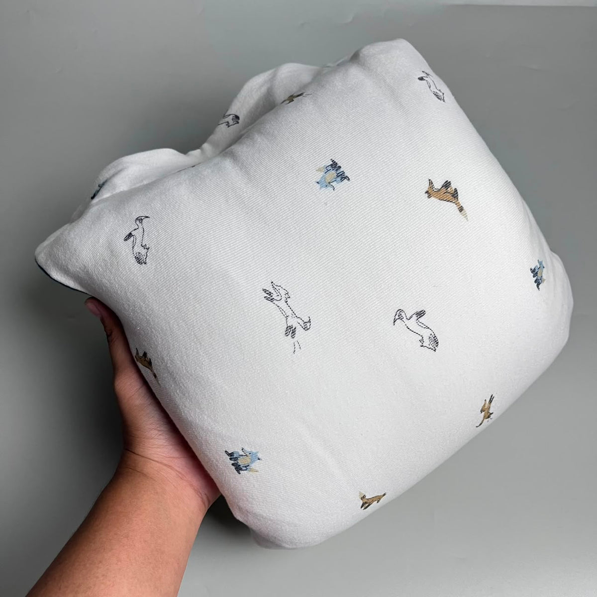 TRAVEL NURSING ARM PILLOW_FOX WHITE (KAOS)