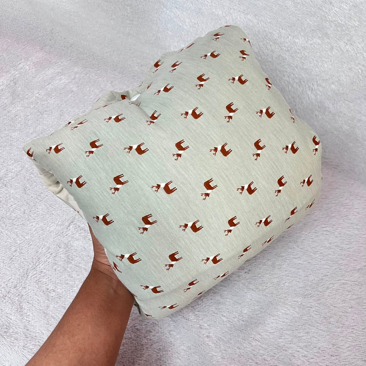 TRAVEL NURSING ARM PILLOW_RUSA COKLAT (KAOS)