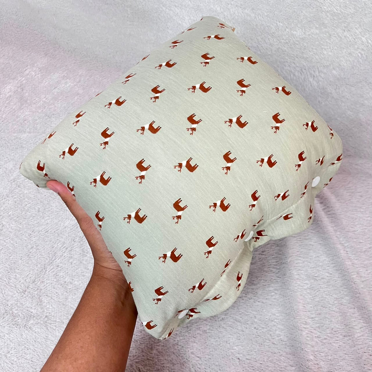 TRAVEL NURSING ARM PILLOW_RUSA COKLAT (KAOS)