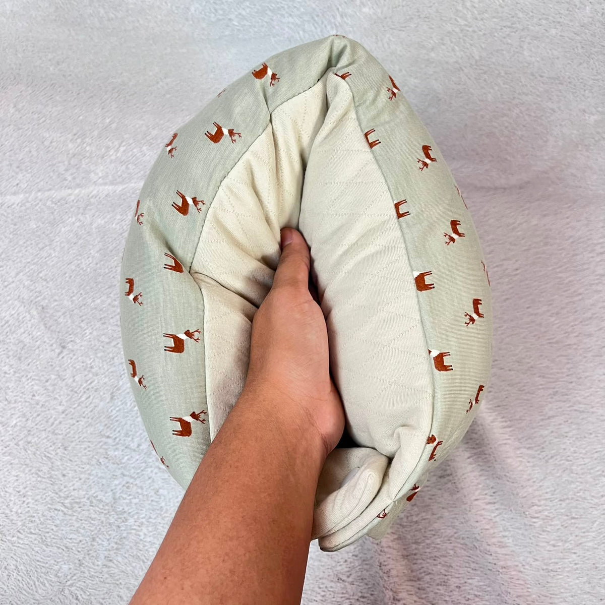 TRAVEL NURSING ARM PILLOW_RUSA COKLAT (KAOS)