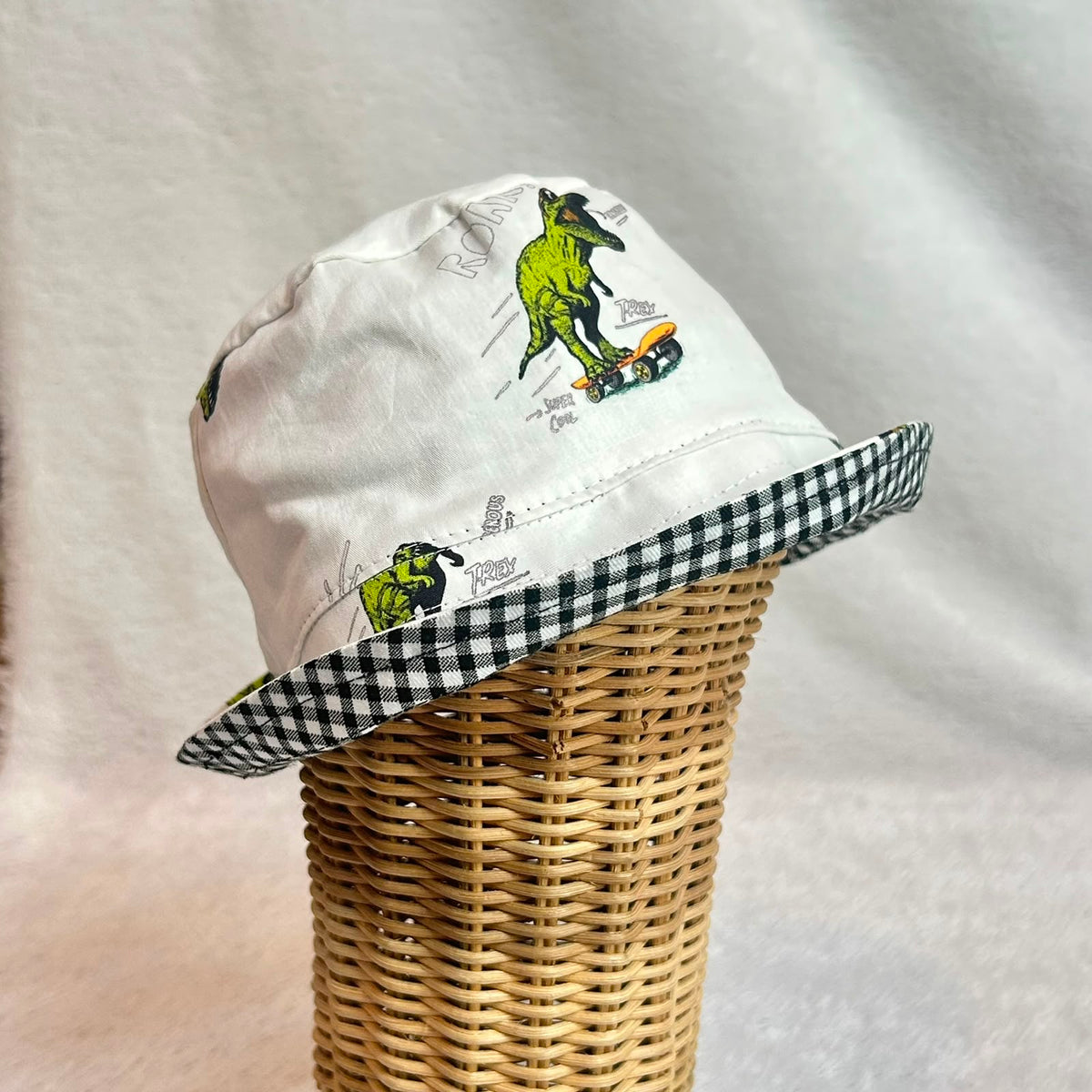 BUCKET HAT_DINO PUTIH_42