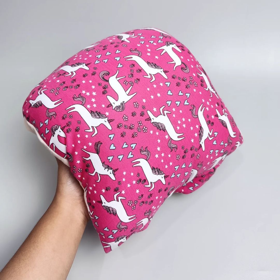 TRAVEL NURSING ARM PILLOW_B4255_UNICORN FUCHSIA