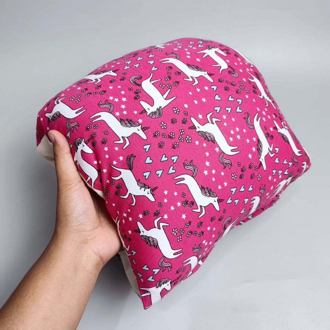 TRAVEL NURSING ARM PILLOW_B4255_UNICORN FUCHSIA