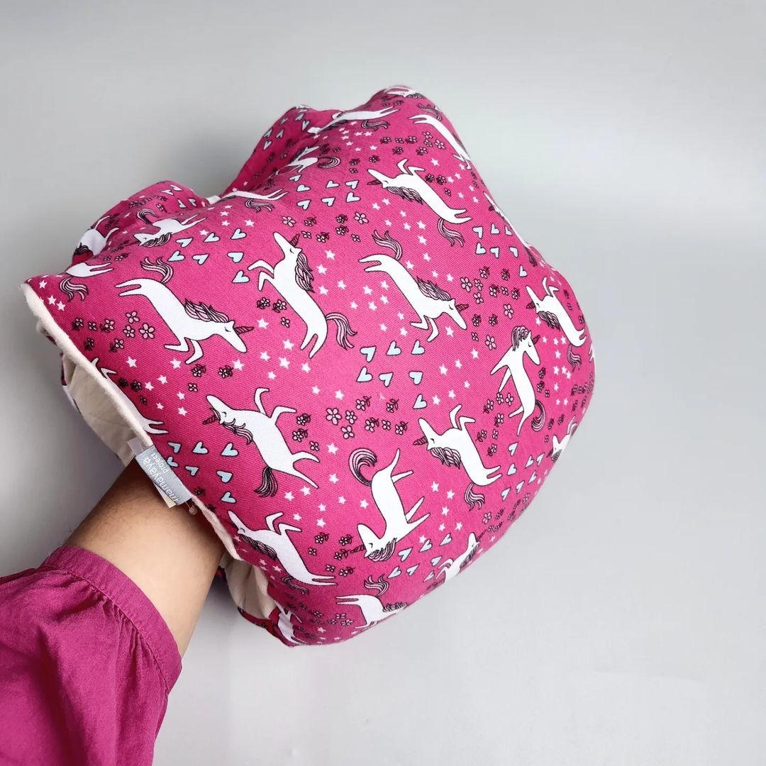 TRAVEL NURSING ARM PILLOW_B4255_UNICORN FUCHSIA